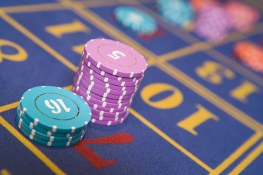 surga 898 mobile app blackjack interface showing betting controls and live stream